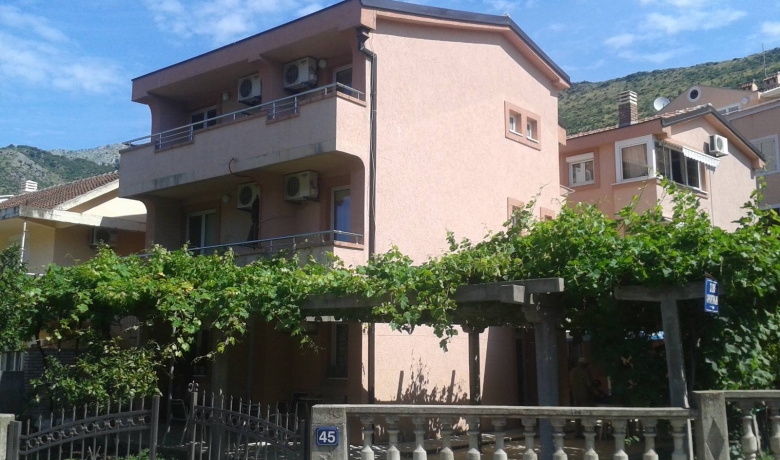 Pensiunea Lautasevic, Petrovac, Apartamenty