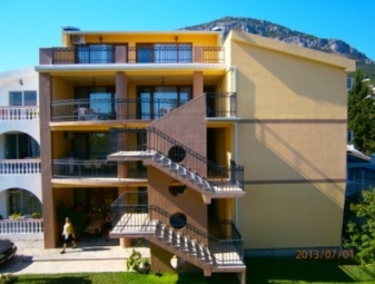 Apartmanok Dasic, Bár