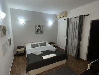 Aksa Panzió, Ulcinj
