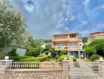 Apartamente David, Petrovac