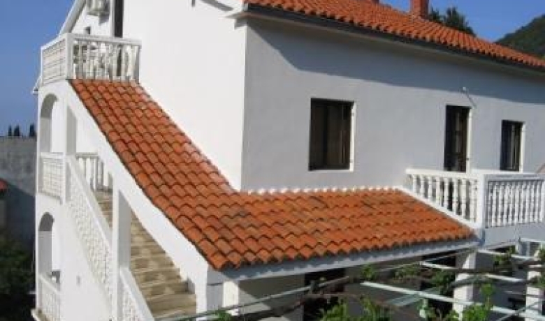 Dhoma dhe apartamente Davidoviq, Buljarica, apartamente