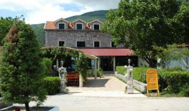 Tourist complex FANFANI, Đenovići, Apartmani