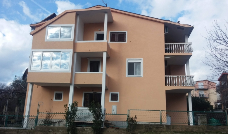 Shtëpi për pushime J & S, Sutomore, apartamente