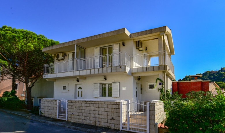 Villa Danica, Petrovac, Apartmány