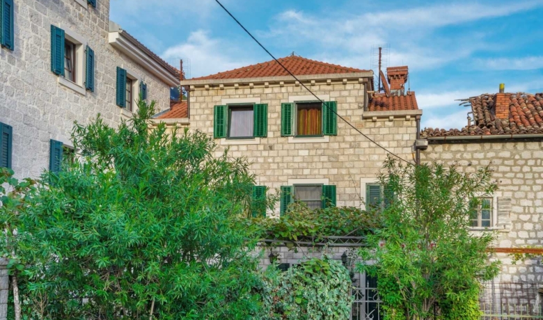 Villa GLISOVIC, Risan, Apartments